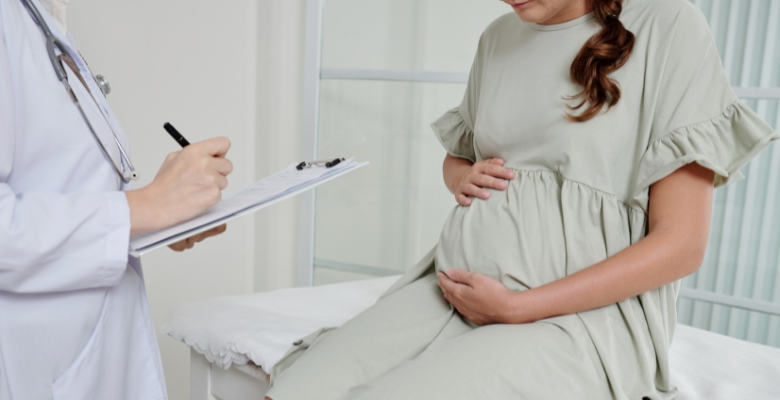 Lúpus condiciona maternidade: mulheres têm menos filhos do que desejam devido à doença